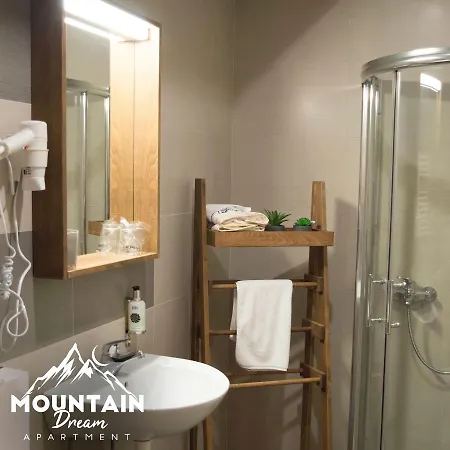 Fully Equiped, Quiet, For 5 Persons, Next To Panoramic Gondola Apartment *