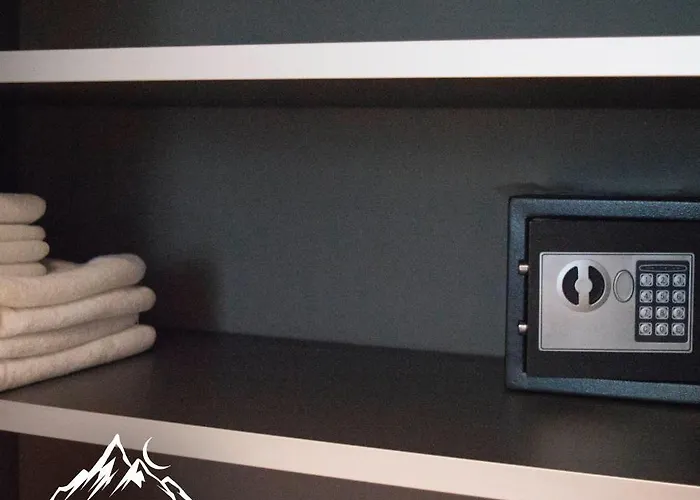 Fully Equiped, Quiet, For 5 Persons, Next To Panoramic Gondola *