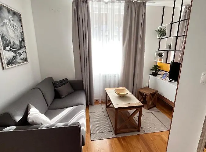 Fully Equiped, Quiet, For 5 Persons, Next To Panoramic Gondola Appartement Brzeće